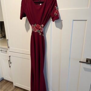 Elegant Burgundy Floral-Appliqué Women’s Dress